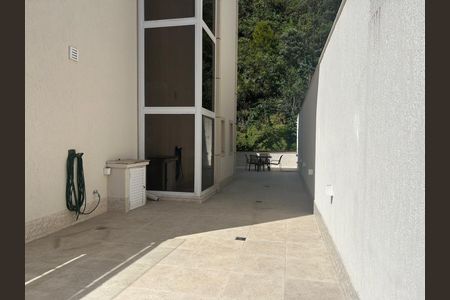 Área externa de casa de condomínio para alugar com 3 quartos, 360m² em Valparaíso, Petrópolis