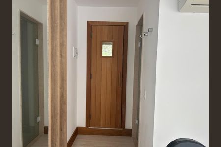 Quarto 2 de casa de condomínio para alugar com 3 quartos, 360m² em Valparaíso, Petrópolis