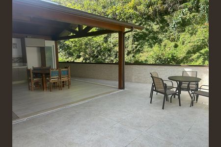 Casa de condomínio para alugar com 360m², 3 quartos e 3 vagas Casa de condomínio para alugar com 360m², 3 quartos e 3 vagasÁrea externa