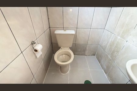 Banheiro de casa para alugar com 1 quarto, 42m² em Parque Sevilha, São Paulo