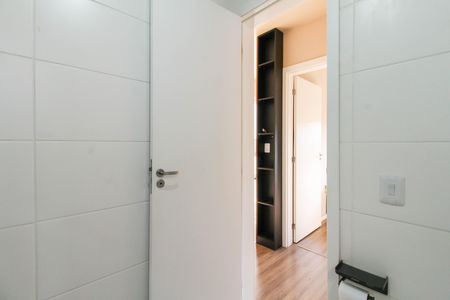 Banheiro de apartamento à venda com 2 quartos, 45m² em Olaria, Canoas
