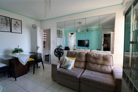 Sala de apartamento para alugar com 2 quartos, 48m² em Trobogy, Salvador
