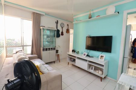 Sala de apartamento para alugar com 2 quartos, 48m² em Trobogy, Salvador