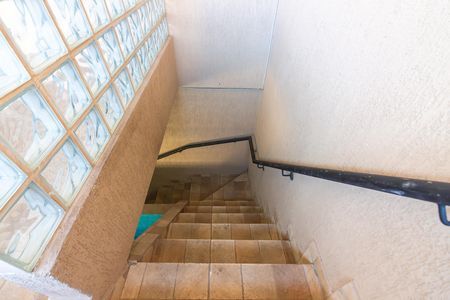 Casa para alugar com 150m², 2 quartos e 2 vagasEscada