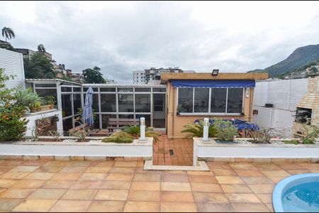 Apartamento à venda com 284m², 4 quartos e 3 vagas Apartamento à venda com 284m², 4 quartos e 3 vagasTerraço