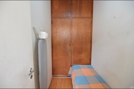 Apartamento à venda com 284m², 4 quartos e 3 vagas Apartamento à venda com 284m², 4 quartos e 3 vagasQuarto de Serviço