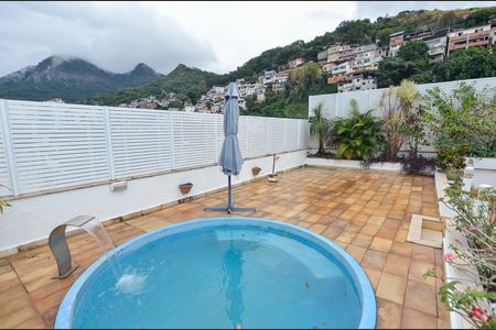 Apartamento à venda com 284m², 4 quartos e 3 vagas Apartamento à venda com 284m², 4 quartos e 3 vagasTerraço
