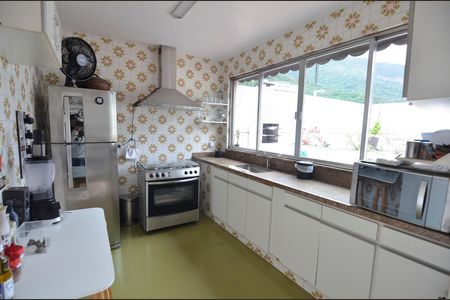 Apartamento à venda com 284m², 4 quartos e 3 vagas Apartamento à venda com 284m², 4 quartos e 3 vagasCozinha 2