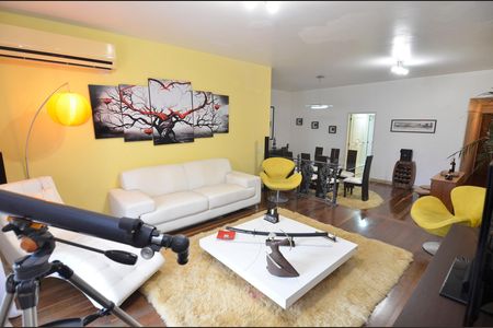 Apartamento à venda com 284m², 4 quartos e 3 vagas Apartamento à venda com 284m², 4 quartos e 3 vagasSala
