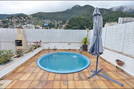 Apartamento à venda com 284m², 4 quartos e 3 vagas Apartamento à venda com 284m², 4 quartos e 3 vagasTerraço