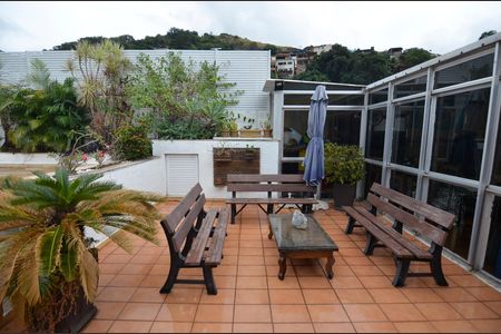 Apartamento à venda com 284m², 4 quartos e 3 vagas Apartamento à venda com 284m², 4 quartos e 3 vagasTerraço