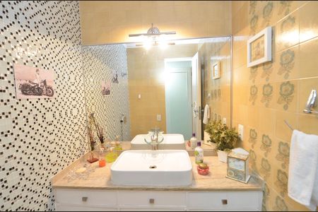 Apartamento à venda com 284m², 4 quartos e 3 vagas Apartamento à venda com 284m², 4 quartos e 3 vagasLavabo