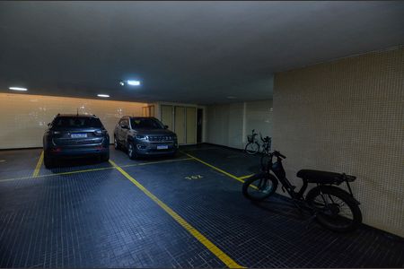 Apartamento à venda com 284m², 4 quartos e 3 vagas Apartamento à venda com 284m², 4 quartos e 3 vagasGaragem