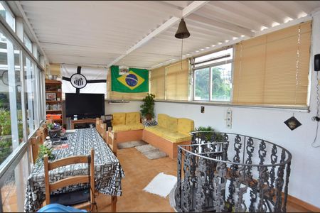 Apartamento à venda com 284m², 4 quartos e 3 vagas Apartamento à venda com 284m², 4 quartos e 3 vagasTerraço