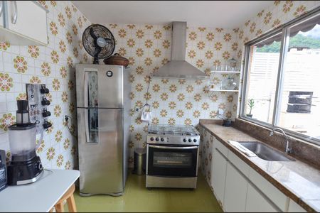 Apartamento à venda com 284m², 4 quartos e 3 vagas Apartamento à venda com 284m², 4 quartos e 3 vagasCozinha 2
