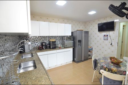 Apartamento à venda com 284m², 4 quartos e 3 vagas Apartamento à venda com 284m², 4 quartos e 3 vagasCozinha 1