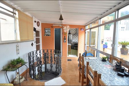 Apartamento à venda com 284m², 4 quartos e 3 vagas Apartamento à venda com 284m², 4 quartos e 3 vagasTerraço