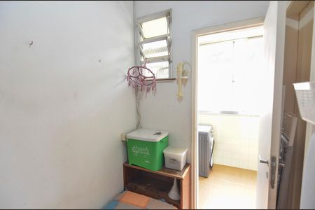 Apartamento à venda com 284m², 4 quartos e 3 vagas Apartamento à venda com 284m², 4 quartos e 3 vagasQuarto de Serviço