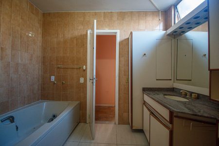 Casa à venda com 240m², 3 quartos e 1 vaga Casa à venda com 240m², 3 quartos e 1 vagaBanheiro