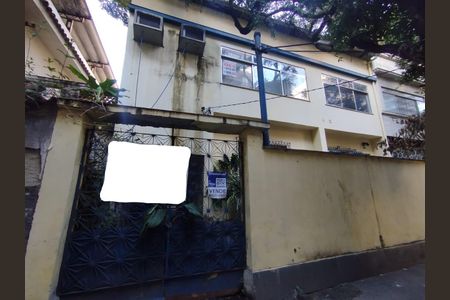 Casa à venda com 240m², 3 quartos e 1 vaga Casa à venda com 240m², 3 quartos e 1 vagaFachada