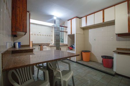 Casa à venda com 240m², 3 quartos e 1 vaga Casa à venda com 240m², 3 quartos e 1 vagaCozinha