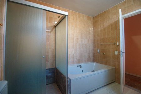 Casa à venda com 240m², 3 quartos e 1 vaga Casa à venda com 240m², 3 quartos e 1 vagaBanheiro