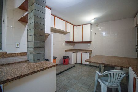 Casa à venda com 240m², 3 quartos e 1 vaga Casa à venda com 240m², 3 quartos e 1 vagaCozinha