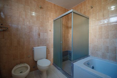 Casa à venda com 240m², 3 quartos e 1 vaga Casa à venda com 240m², 3 quartos e 1 vagaBanheiro
