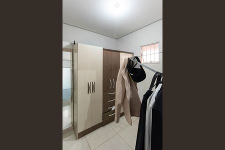 Casa à venda com 180m², 2 quartos e 3 vagas Casa à venda com 180m², 2 quartos e 3 vagasCloset da Suíte