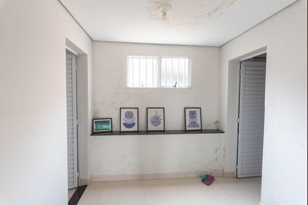 Casa à venda com 180m², 2 quartos e 3 vagas Casa à venda com 180m², 2 quartos e 3 vagasSala