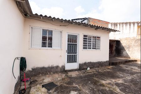 Casa à venda com 180m², 2 quartos e 3 vagas Casa à venda com 180m², 2 quartos e 3 vagasEdícula
