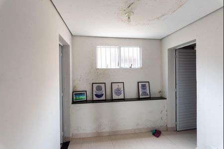 Casa à venda com 180m², 2 quartos e 3 vagas Casa à venda com 180m², 2 quartos e 3 vagasSala