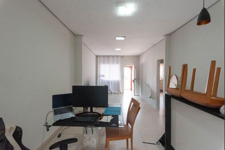Casa à venda com 180m², 2 quartos e 3 vagas Casa à venda com 180m², 2 quartos e 3 vagasSala