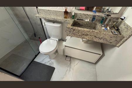 Apartamento à venda com 110m², 2 quartos e 2 vagas Apartamento à venda com 110m², 2 quartos e 2 vagasBanheiro da Suíte