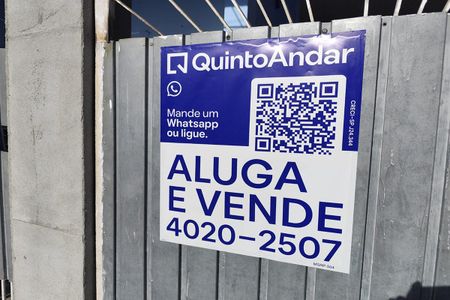 Casa à venda com 244m², 5 quartos e 4 vagas Casa à venda com 244m², 5 quartos e 4 vagasFachada