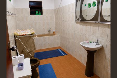 Banheiro de casa para alugar com 1 quarto, 100m² em Estância São Luís, Suzano