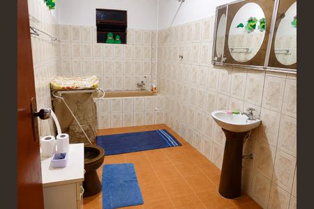 Banheiro de casa para alugar com 1 quarto, 100m² em Estância São Luís, Suzano
