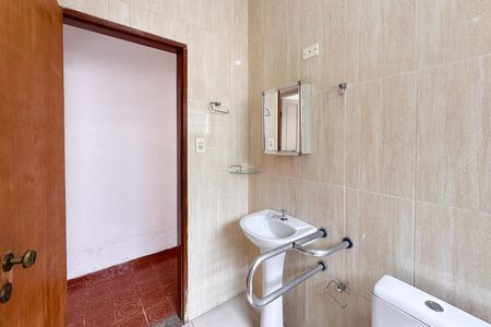 Casa para alugar com 200m², 2 quartos e 2 vagas Casa para alugar com 200m², 2 quartos e 2 vagasBanheiro Social