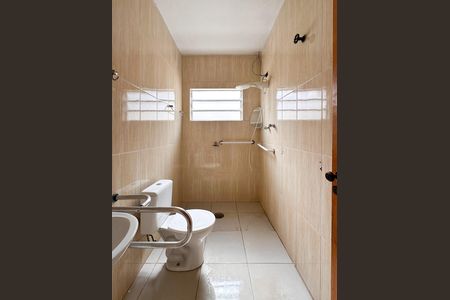 Casa para alugar com 200m², 2 quartos e 2 vagas Casa para alugar com 200m², 2 quartos e 2 vagasBanheiro Social