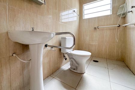 Casa para alugar com 200m², 2 quartos e 2 vagas Casa para alugar com 200m², 2 quartos e 2 vagasBanheiro Social
