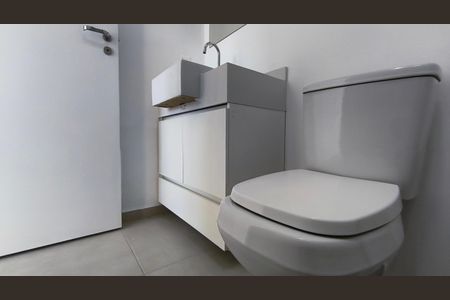 Banheiro de kitnet/studio para alugar com 1 quarto, 23m² em Aclimação, São Paulo