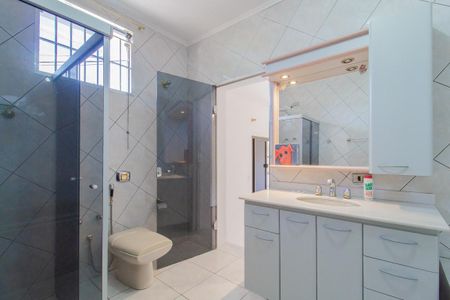 Casa para alugar com 250m², 3 quartos e 3 vagasBanheiro suíte
