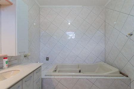 Casa para alugar com 250m², 3 quartos e 3 vagasBanheiro suíte