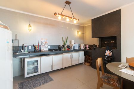 Casa à venda com 250m², 3 quartos e 3 vagas Casa à venda com 250m², 3 quartos e 3 vagasSalão de Festas