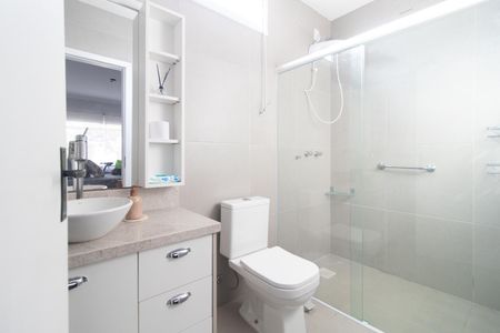 Casa à venda com 250m², 3 quartos e 3 vagas Casa à venda com 250m², 3 quartos e 3 vagasBanheiro de serviço