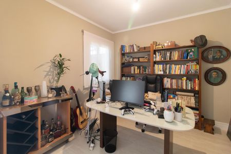 Casa à venda com 250m², 3 quartos e 3 vagas Casa à venda com 250m², 3 quartos e 3 vagasEscritório