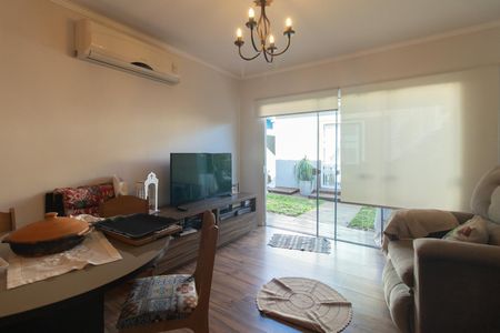 Casa à venda com 250m², 3 quartos e 3 vagas Casa à venda com 250m², 3 quartos e 3 vagasSalão de Festas