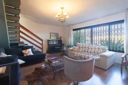 Casa à venda com 250m², 3 quartos e 3 vagas Casa à venda com 250m², 3 quartos e 3 vagassala