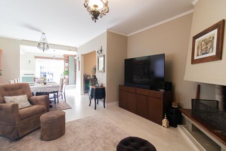 Casa à venda com 250m², 3 quartos e 3 vagas Casa à venda com 250m², 3 quartos e 3 vagassala