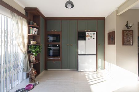 Casa à venda com 250m², 3 quartos e 3 vagas Casa à venda com 250m², 3 quartos e 3 vagascozinha
